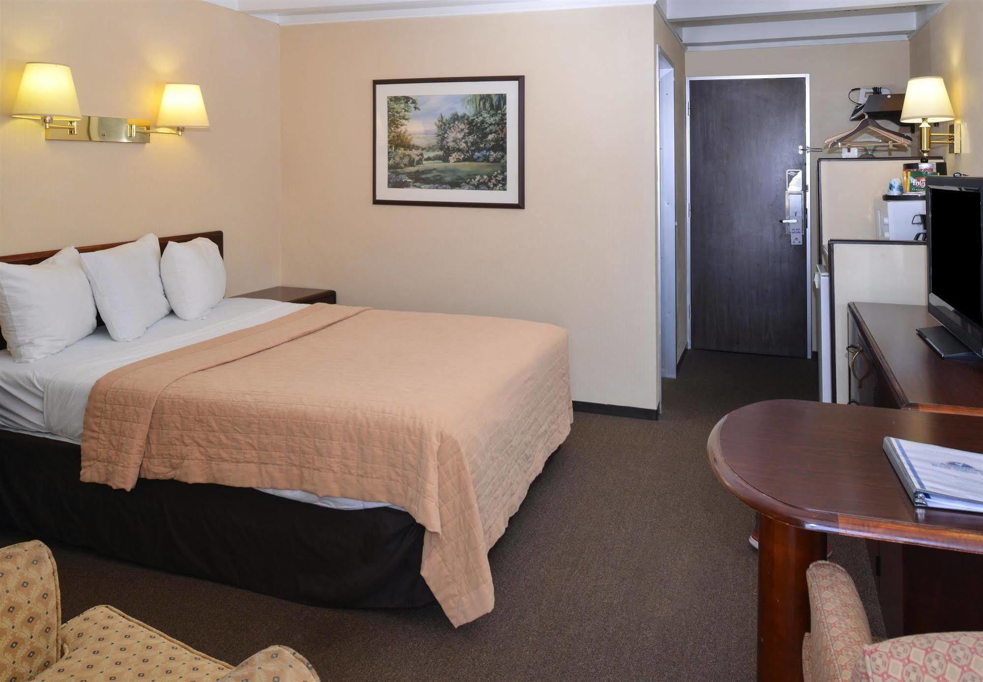 Americas Best Value Inn - Campus View О-Клэр Экстерьер фото