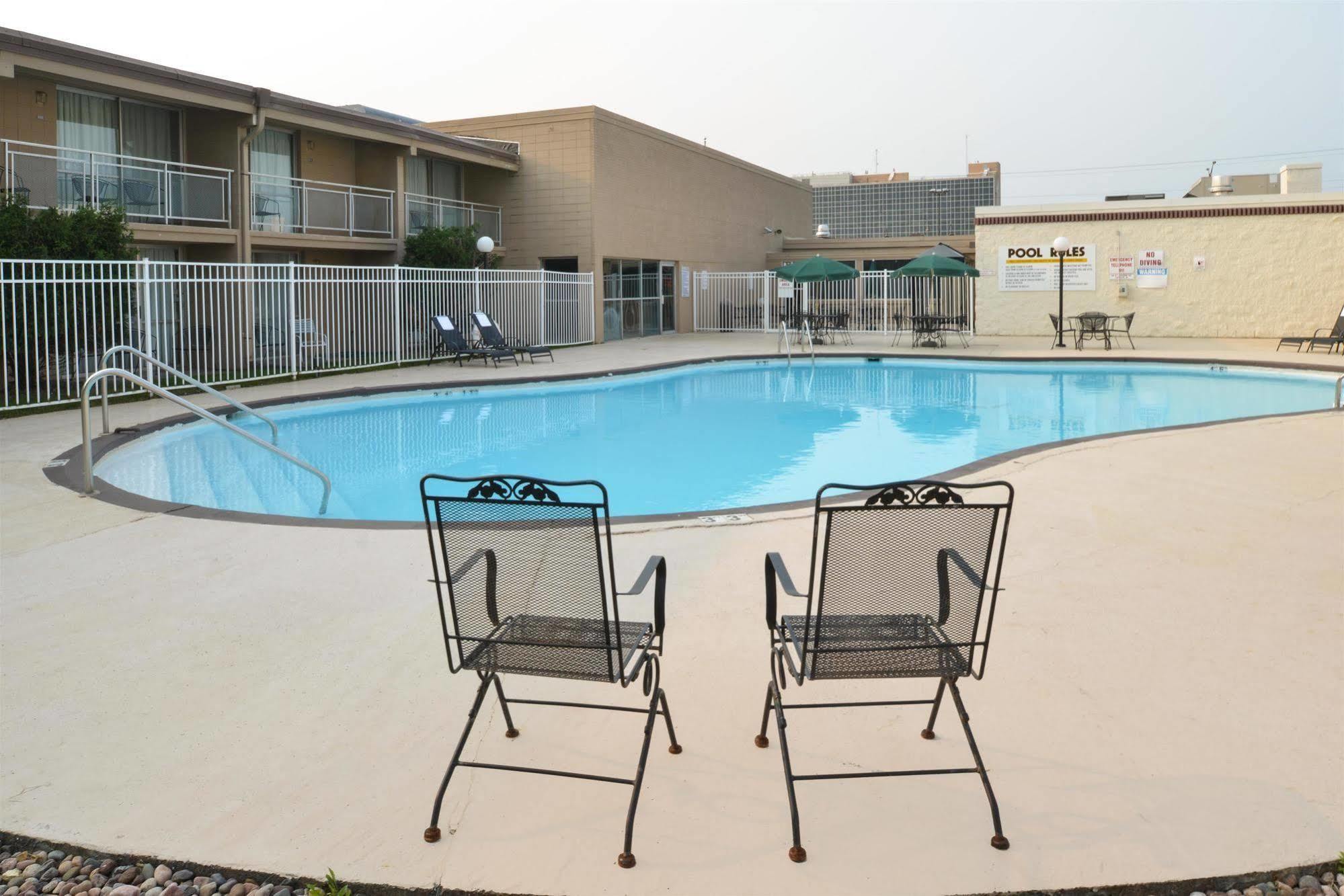 Americas Best Value Inn - Campus View О-Клэр Экстерьер фото
