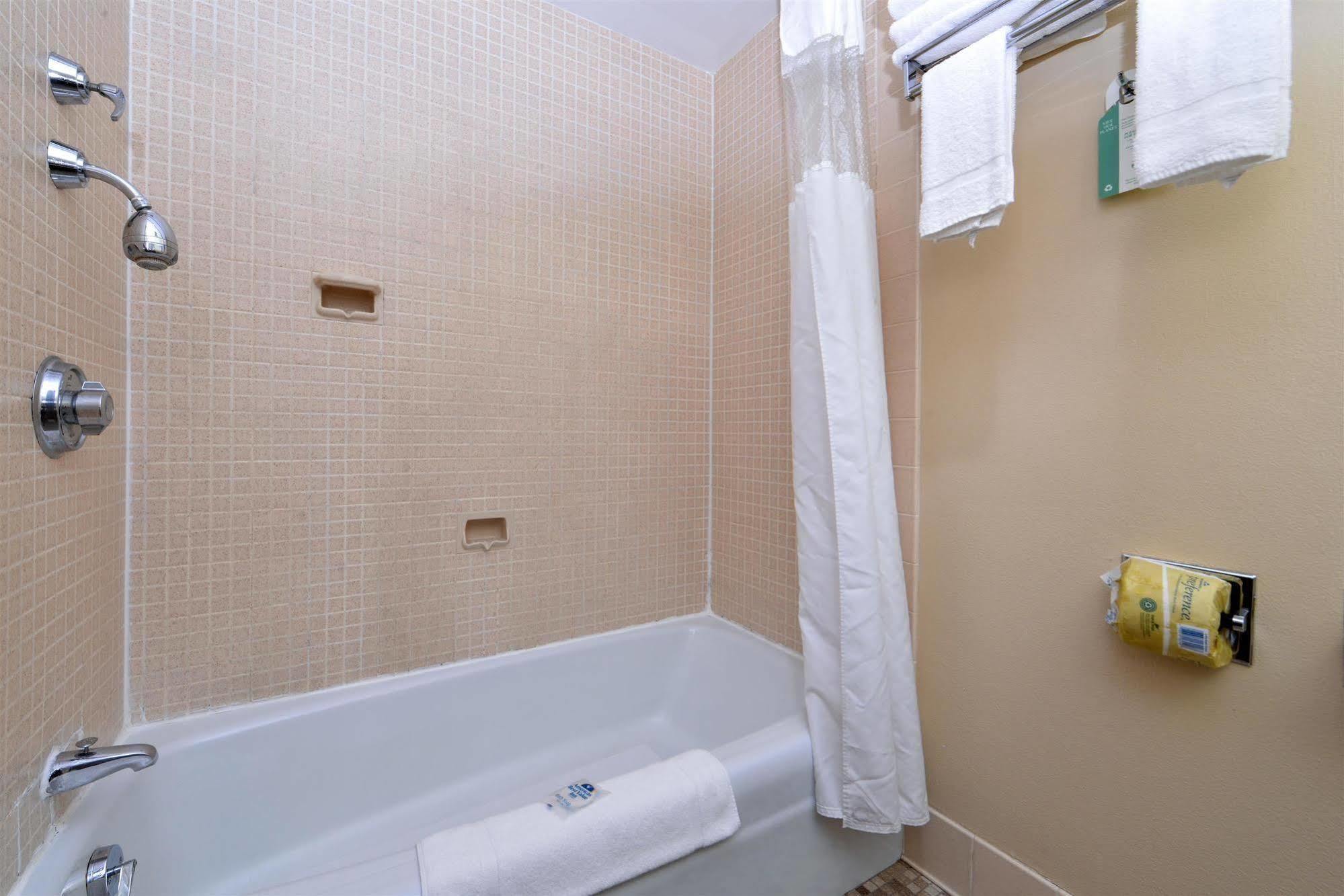 Americas Best Value Inn - Campus View О-Клэр Экстерьер фото