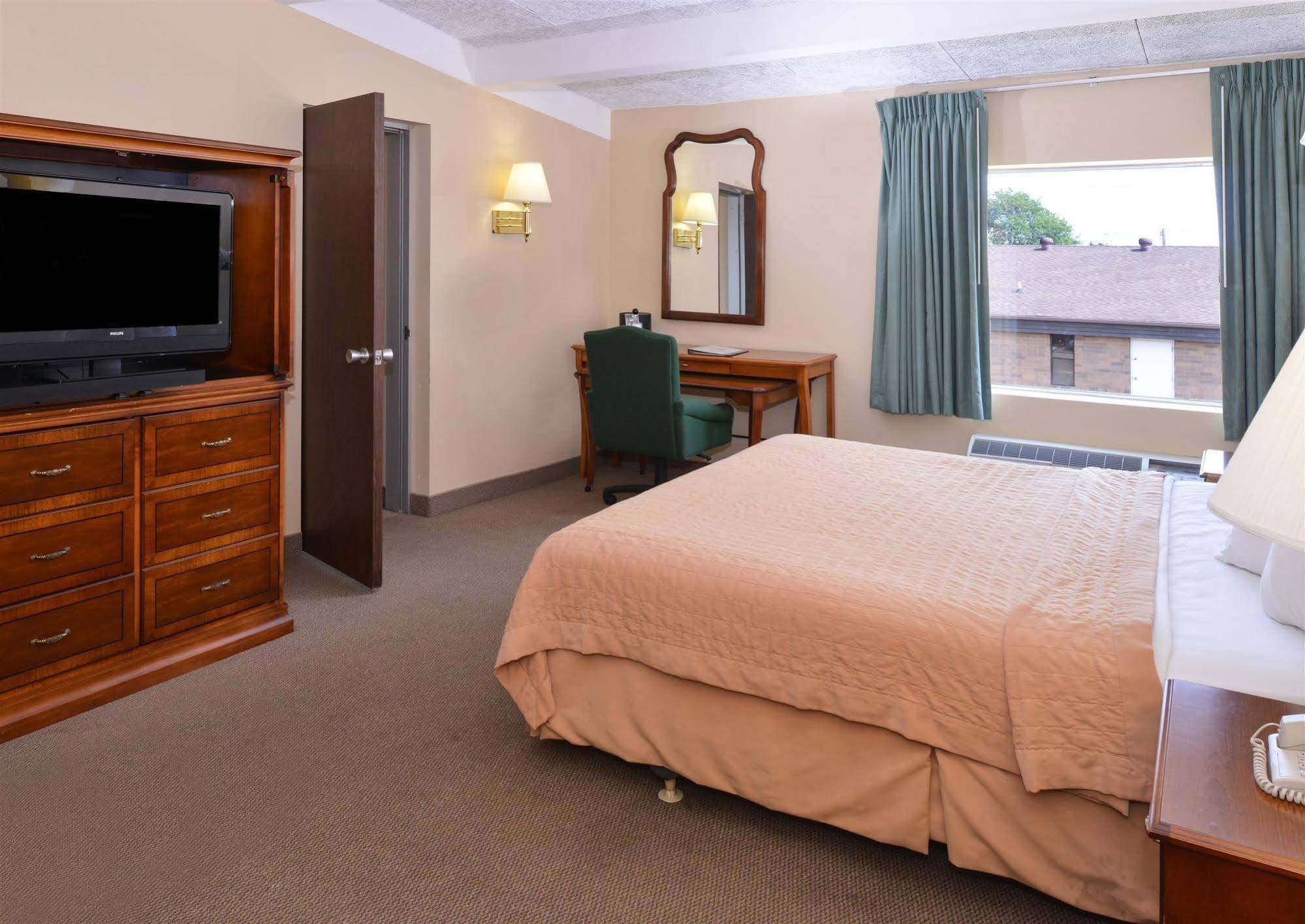 Americas Best Value Inn - Campus View О-Клэр Экстерьер фото