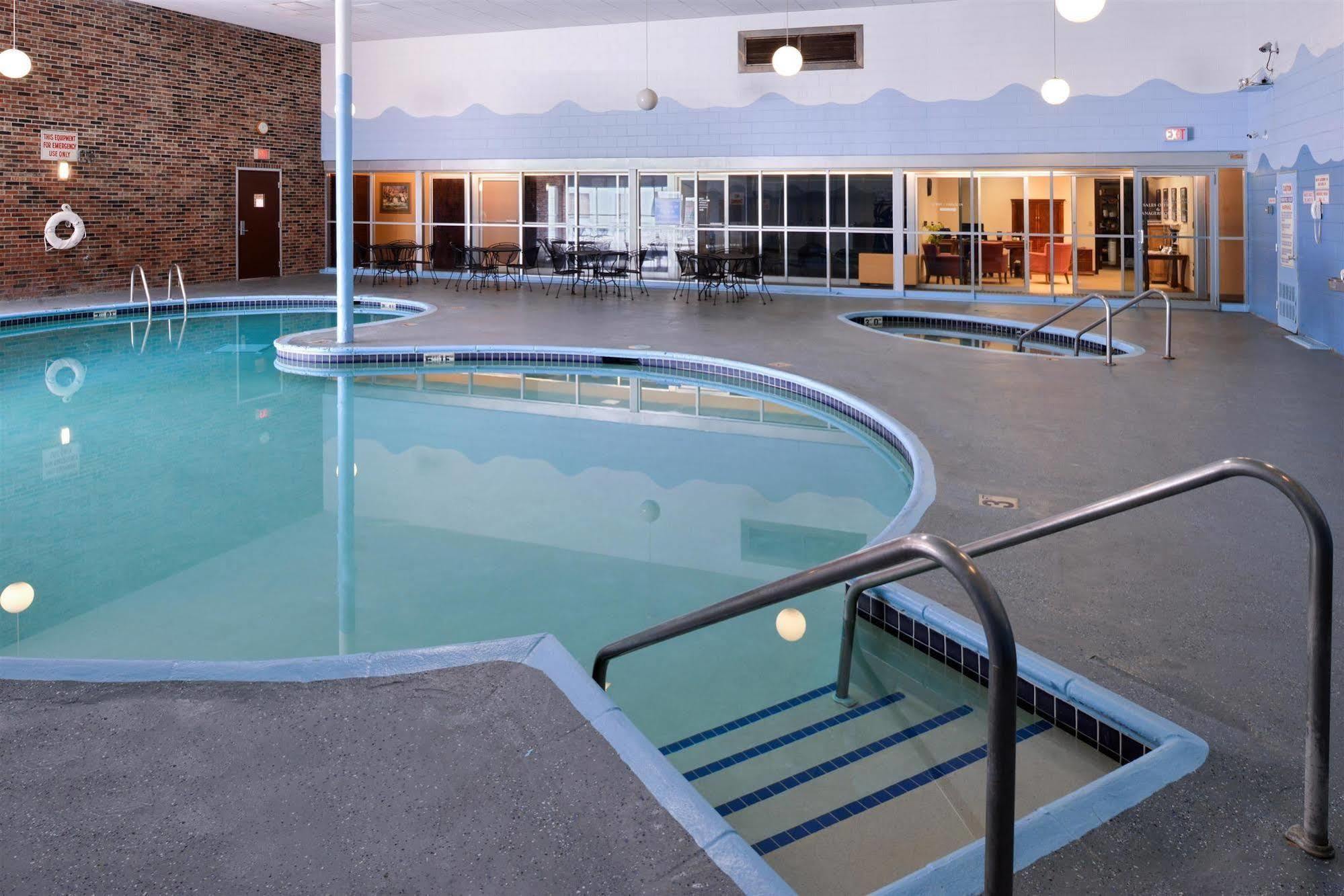 Americas Best Value Inn - Campus View О-Клэр Экстерьер фото